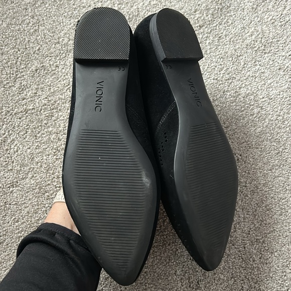 Vionic Point toe flats - Picture 3 of 5